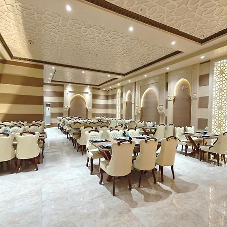 Hotel The S Crown Somnāth Esterno foto