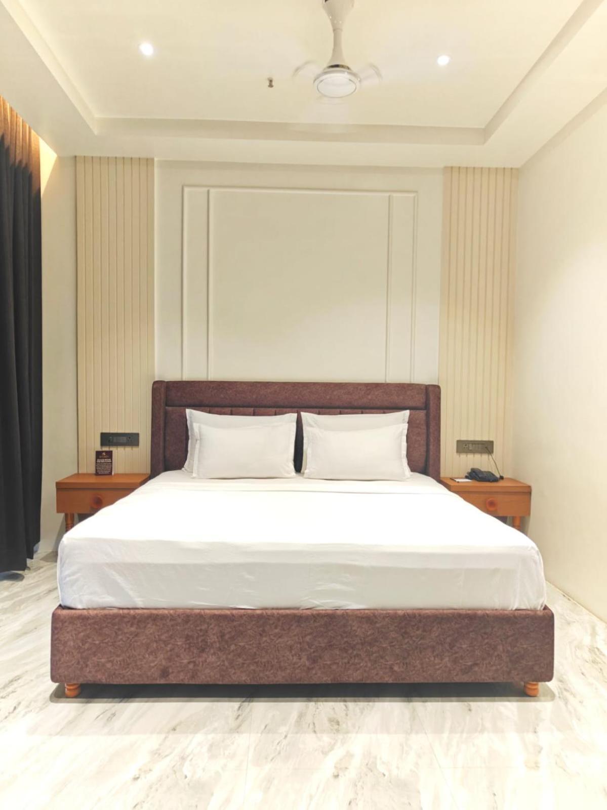 Hotel The S Crown Somnāth Esterno foto