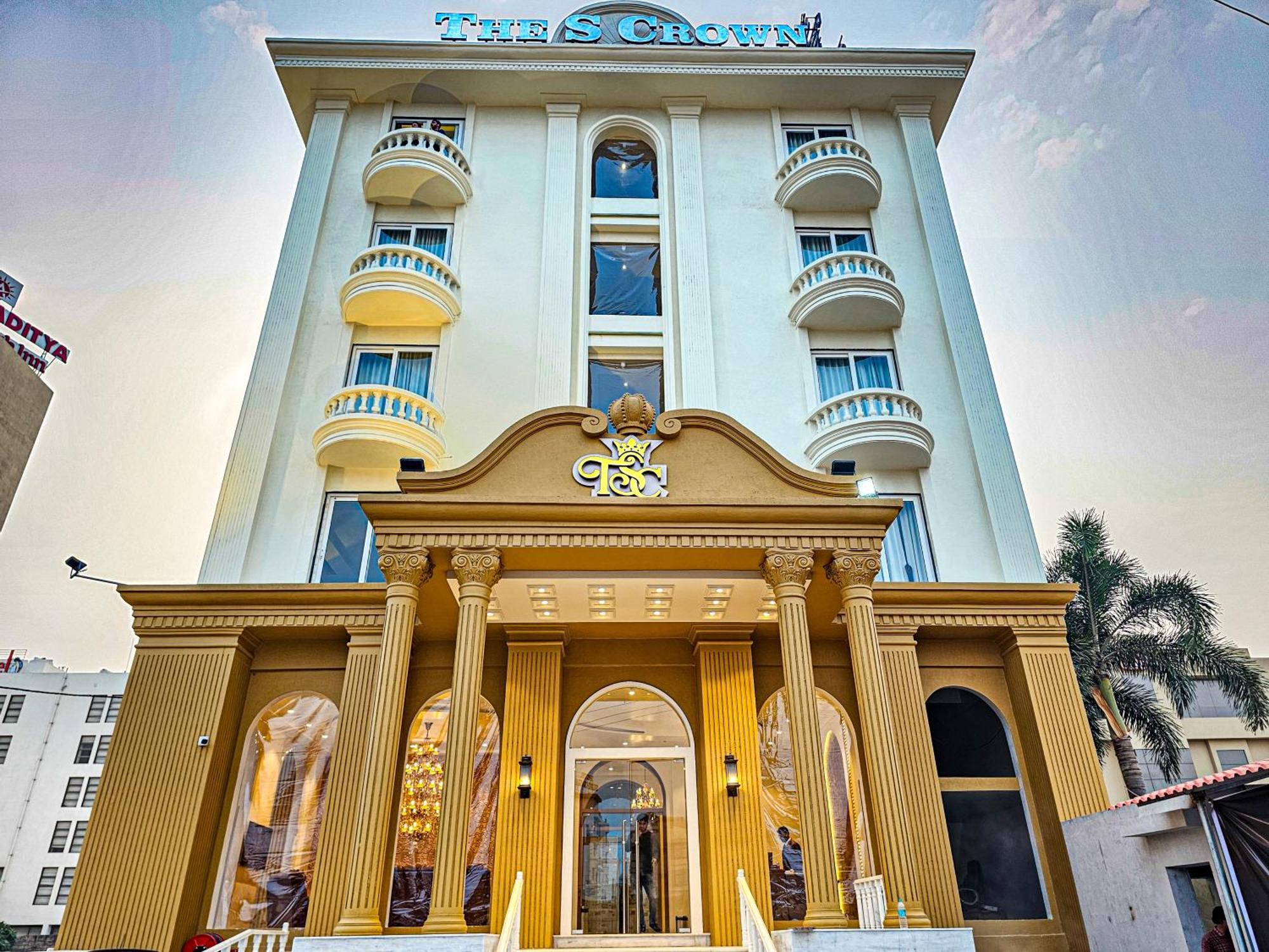 Hotel The S Crown Somnāth Esterno foto
