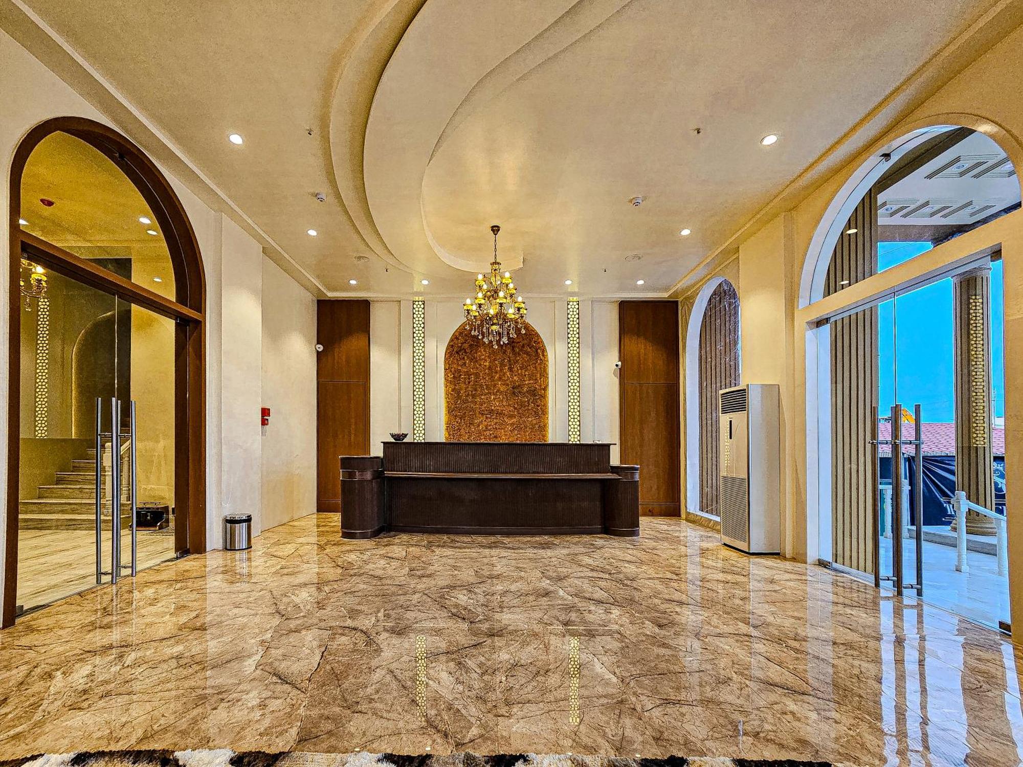 Hotel The S Crown Somnāth Esterno foto