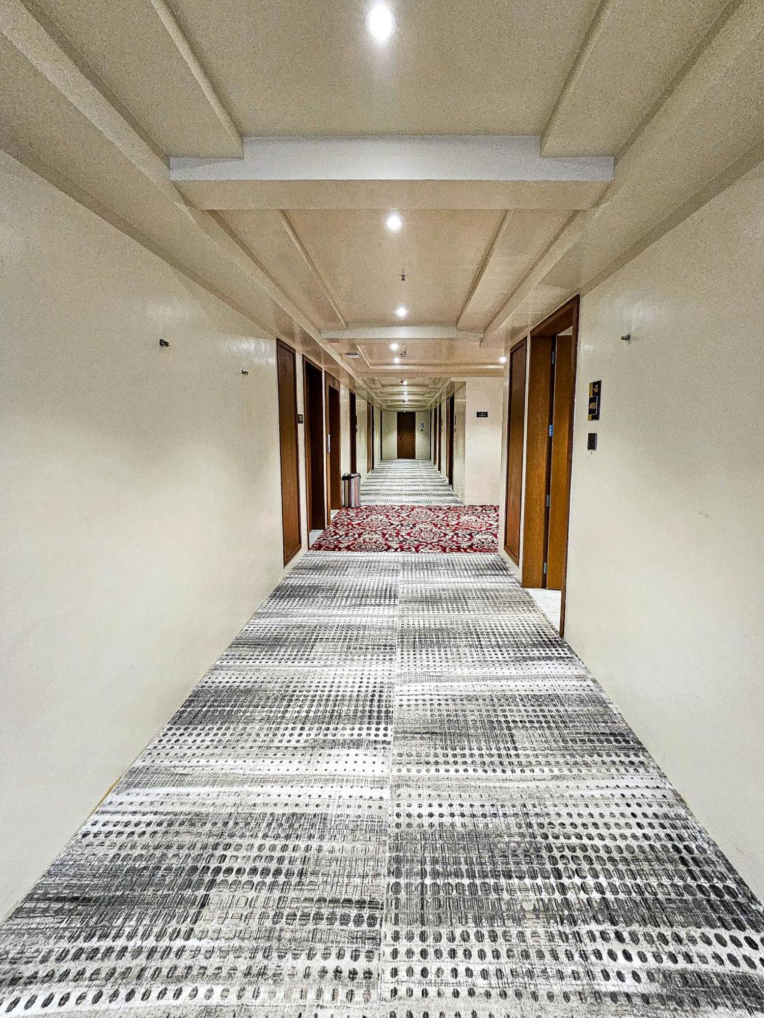 Hotel The S Crown Somnāth Esterno foto