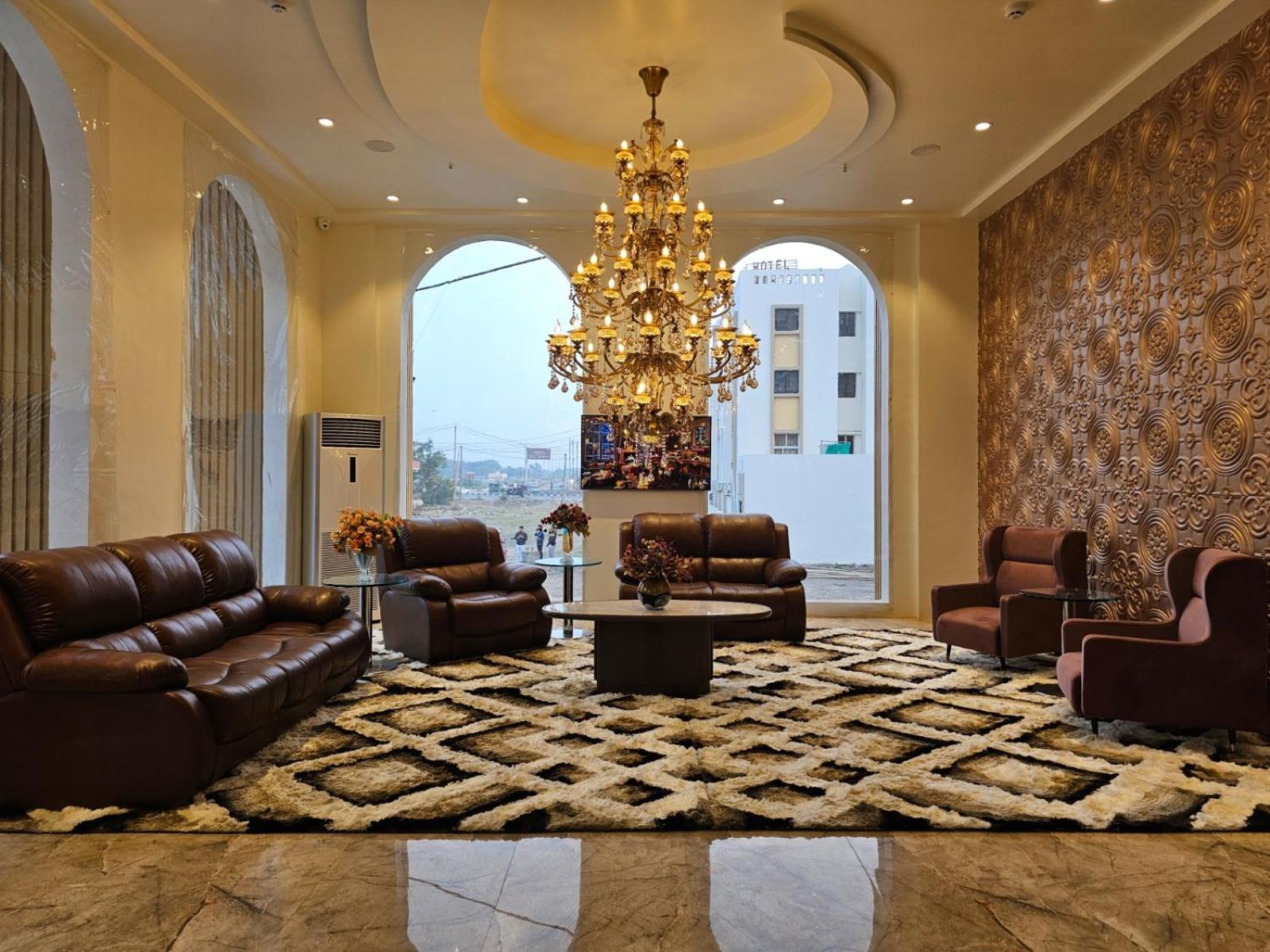 Hotel The S Crown Somnāth Esterno foto