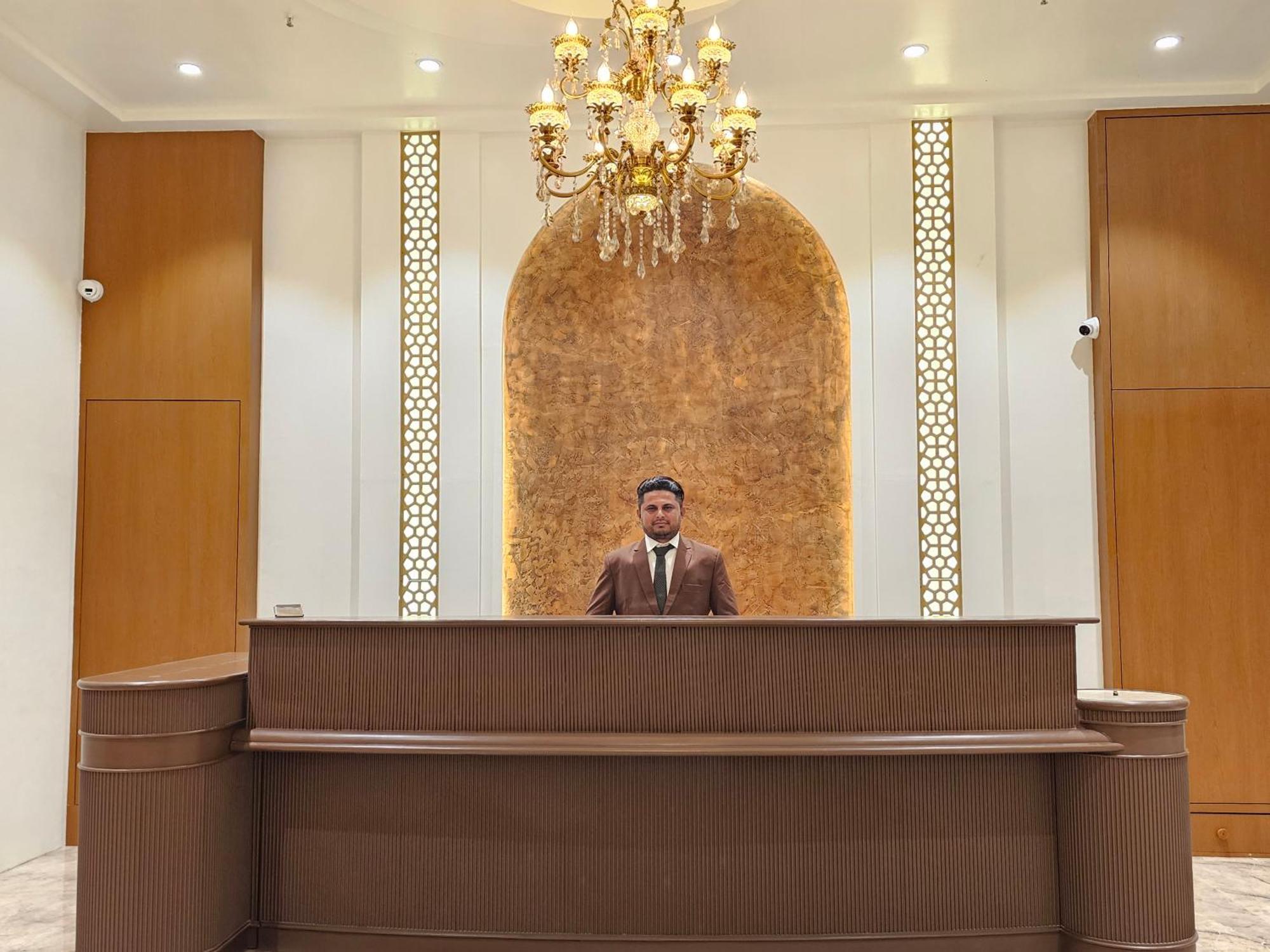 Hotel The S Crown Somnāth Esterno foto